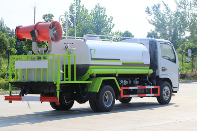 國六小多利卡5噸噴霧車 城市環(huán)境治理的得力助手